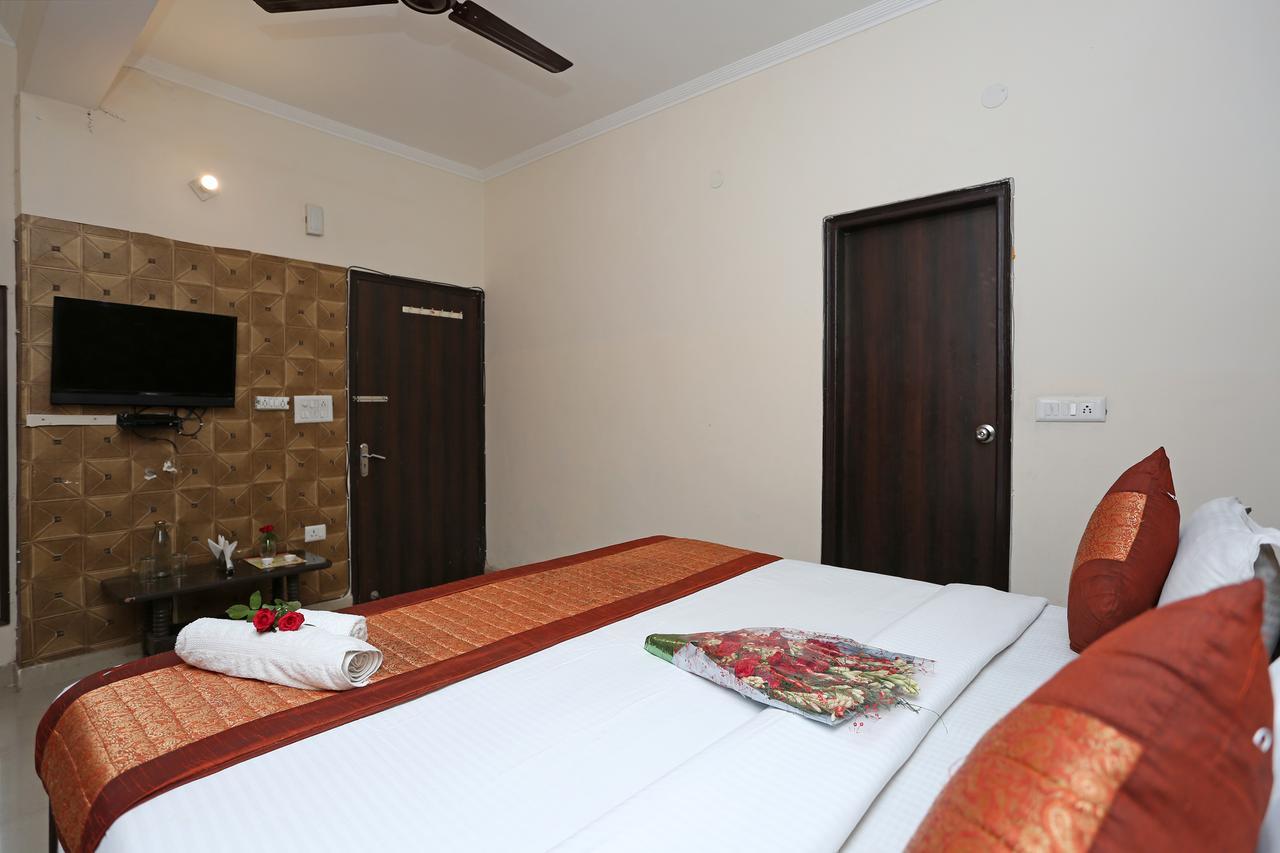 Hotel Avalon New Delhi Bagian luar foto