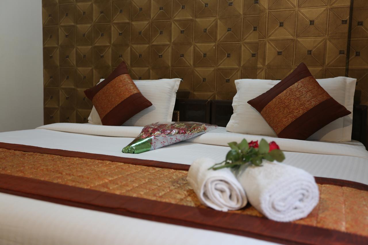Hotel Avalon New Delhi Bagian luar foto