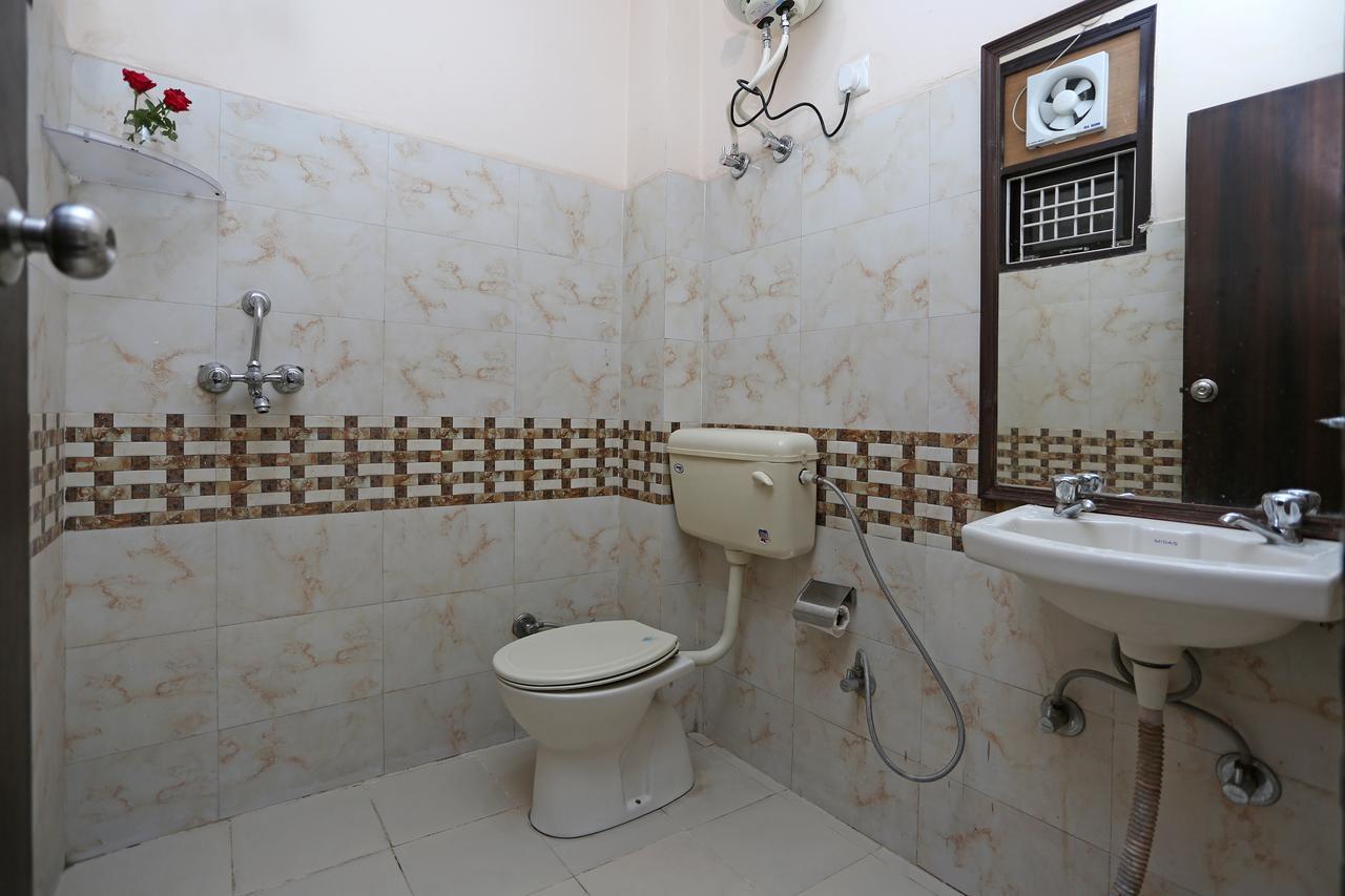 Hotel Avalon New Delhi Bagian luar foto