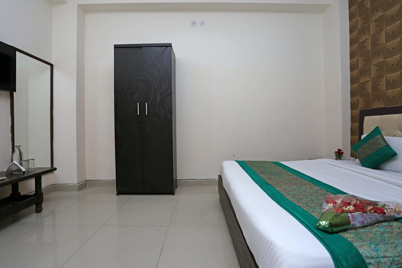 Hotel Avalon New Delhi Bagian luar foto