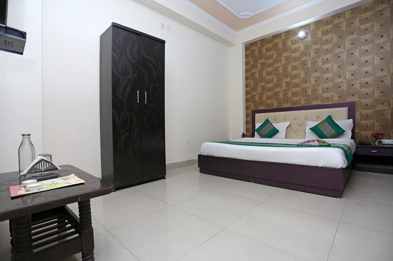 Hotel Avalon New Delhi Bagian luar foto