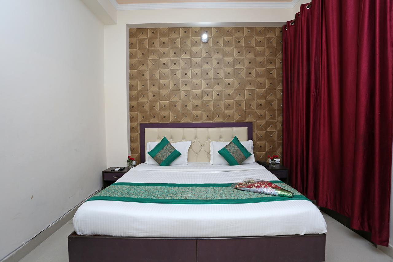 Hotel Avalon New Delhi Bagian luar foto