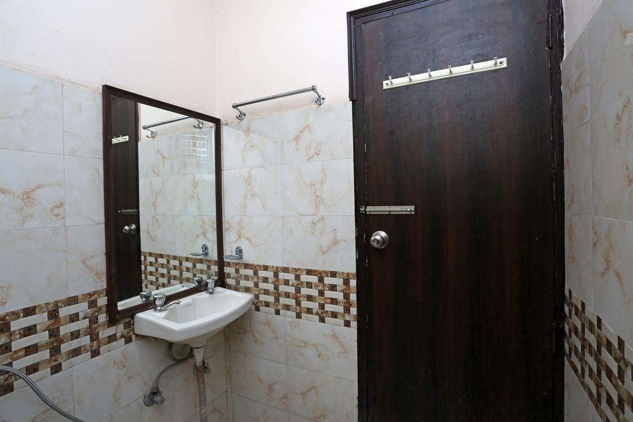 Hotel Avalon New Delhi Bagian luar foto