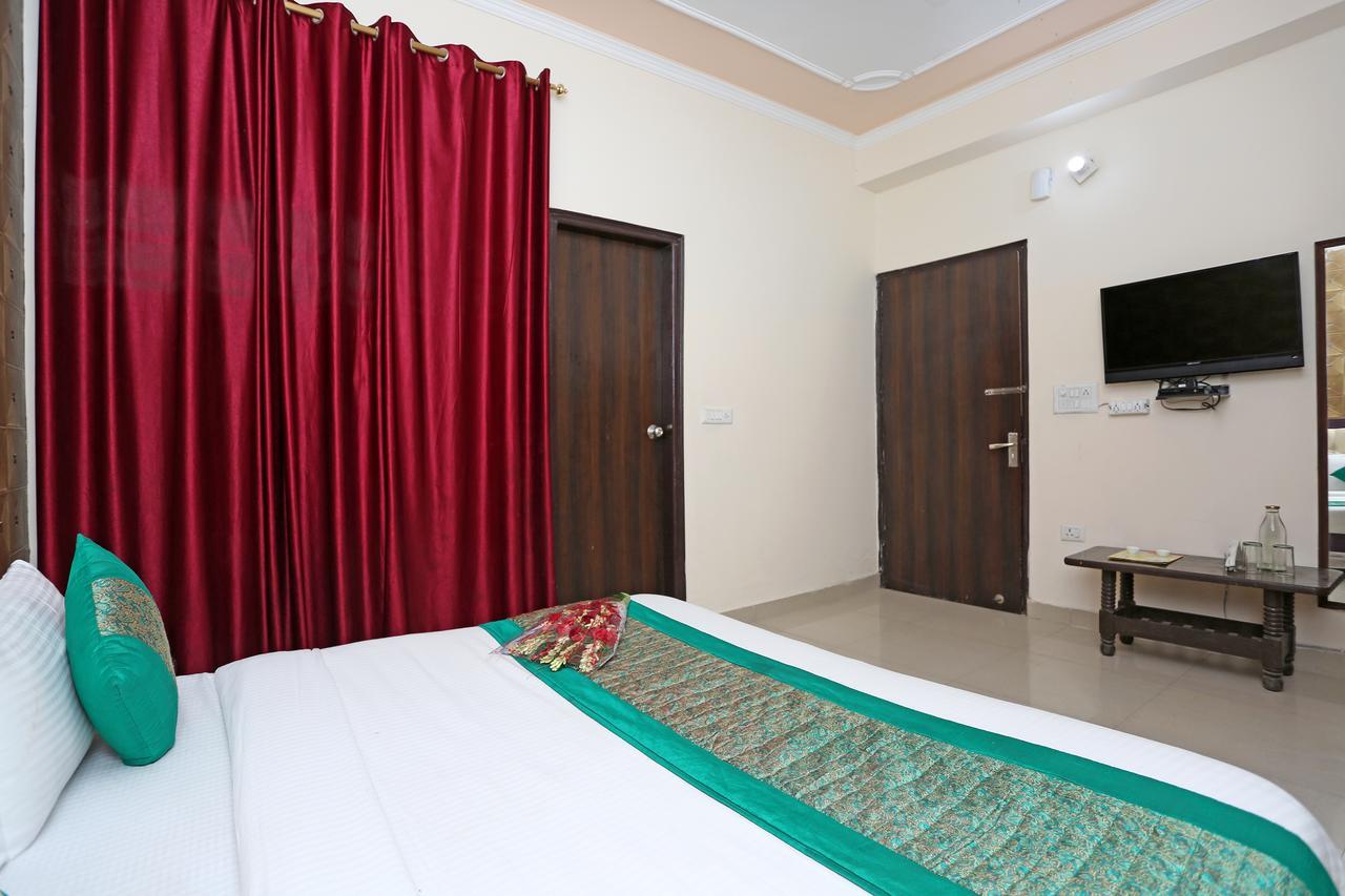 Hotel Avalon New Delhi Bagian luar foto